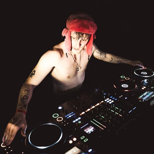 MADCORE - slavout (free download) by MADCORE artwork
